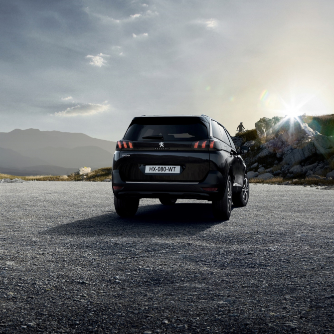 peugeot-5008-schwarz-autohaus-pflanz