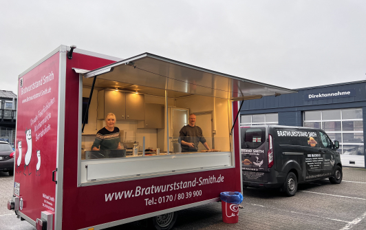 Pflanz-Angrillen-2022-Currywurst-Smith